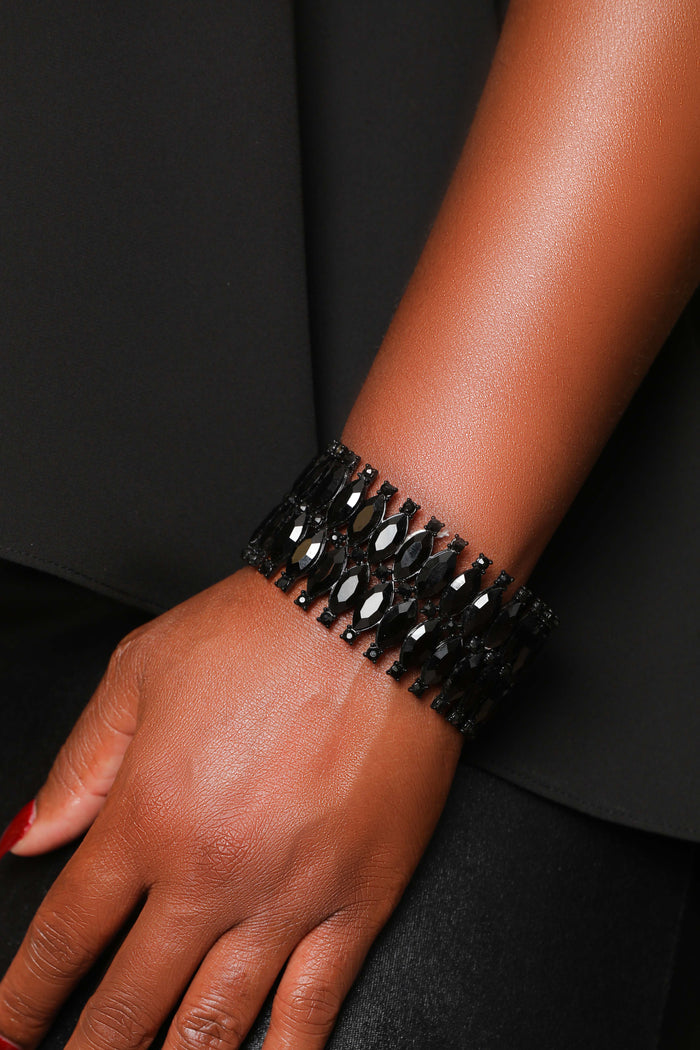 Fashion Treat- Black Stretch Bracelet - Luxe Clothing Boutique & Accessories